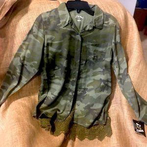 Camo long sleeve button down/lace detail on back
